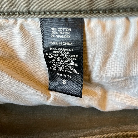 Express olive green shorts - Picture 2 of 3